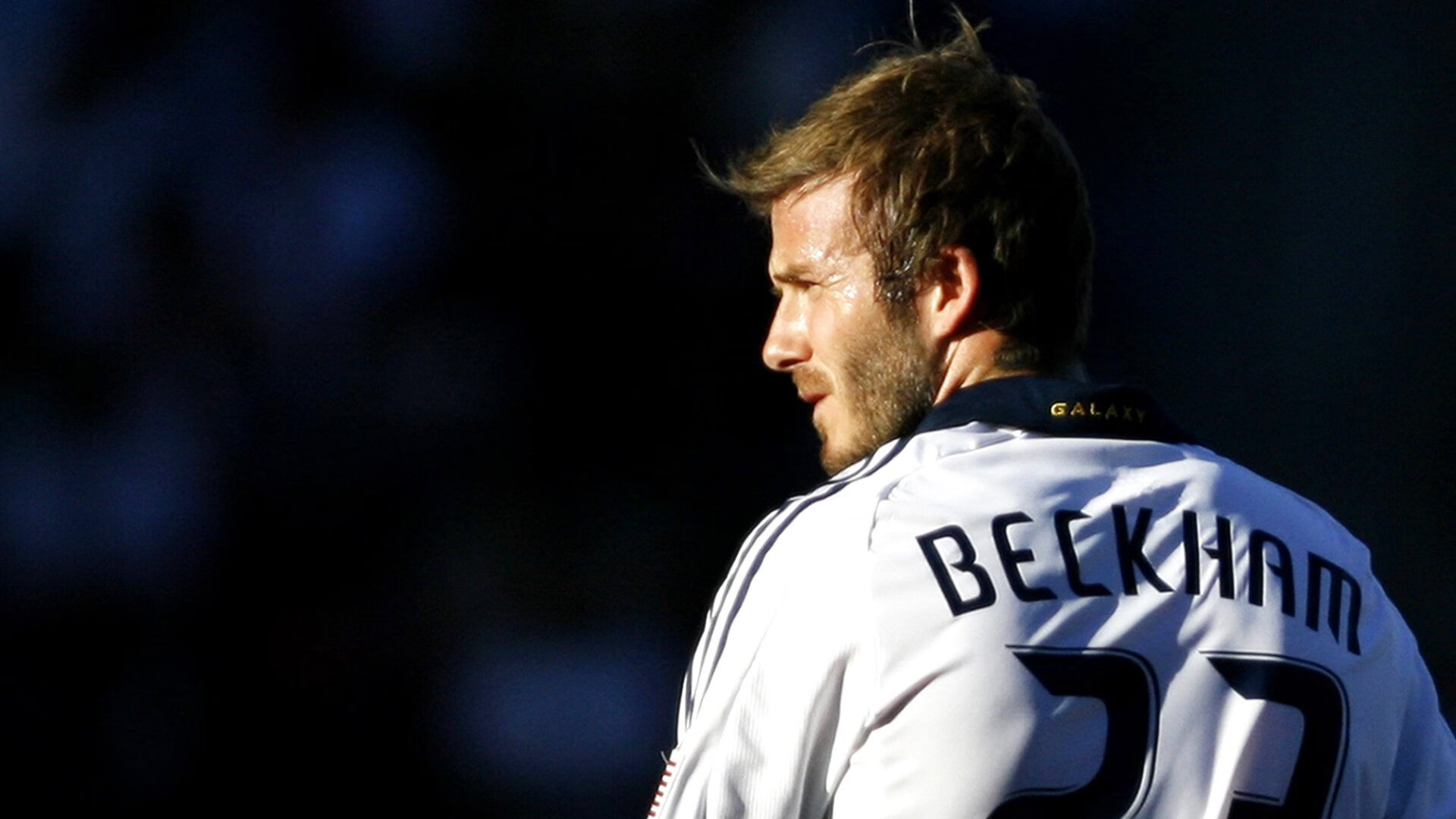 德甲传奇对决：瞬间突破令人惊叹，德甲传奇后卫